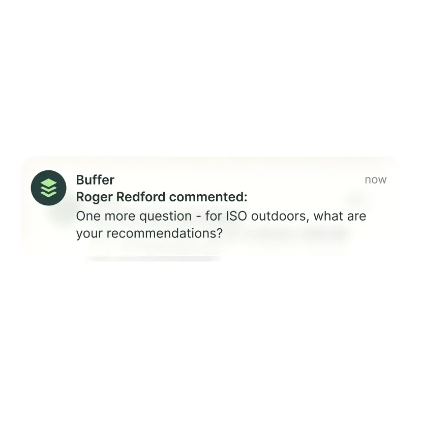 Pila de notificaciones con una notificación de Postlane sobre un nuevo comentario.