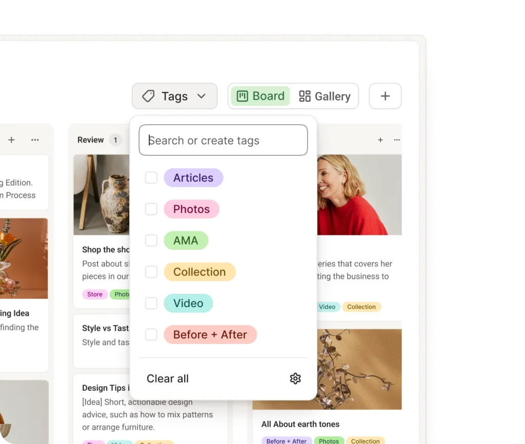 Vista de gestión de etiquetas de Postlane con menú desplegable para agregar etiquetas con etiquetas y colores personalizados.